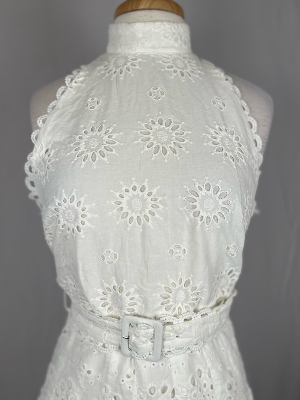 White Lace Overlay Sleevess Dress Size Large Eyelet Fit Flare Belt Feminine NWT - Picture 4 of 12